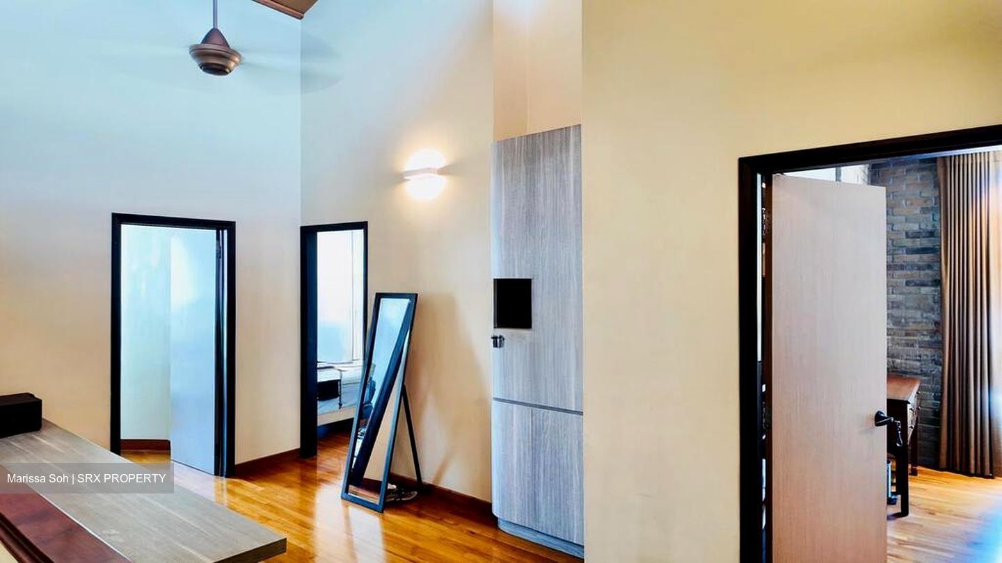 Lempeng Drive (D5), Terrace #500869361